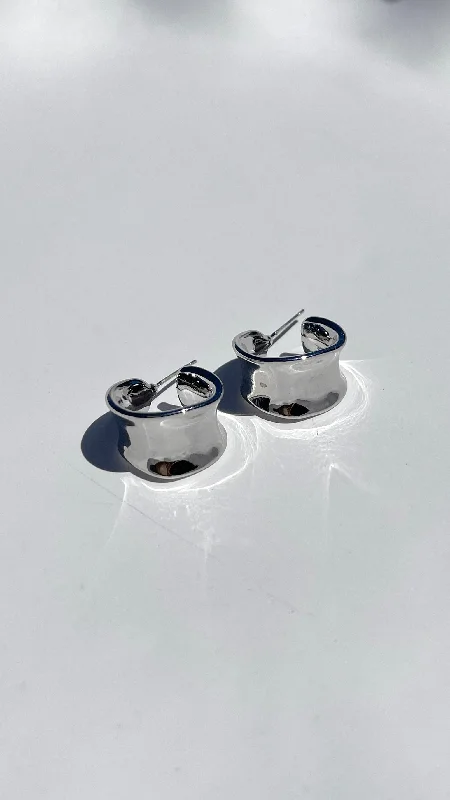 Exclusive Access Erin Hoop Earrings - Silver