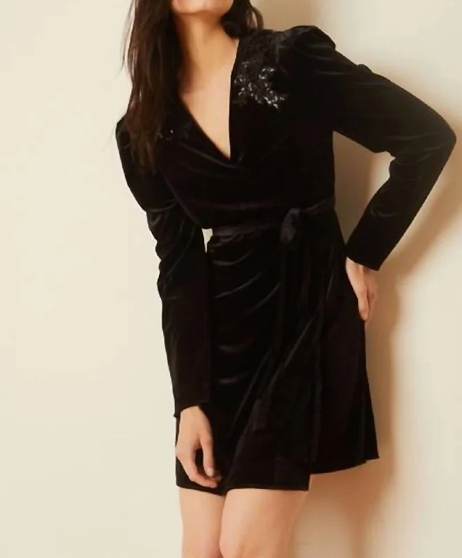 Evelina Velvet Dress In Black