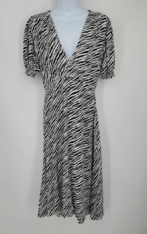 FAITHFULL THE BRAND White Black Print Short Sleeves Size 2  (XS) Dress