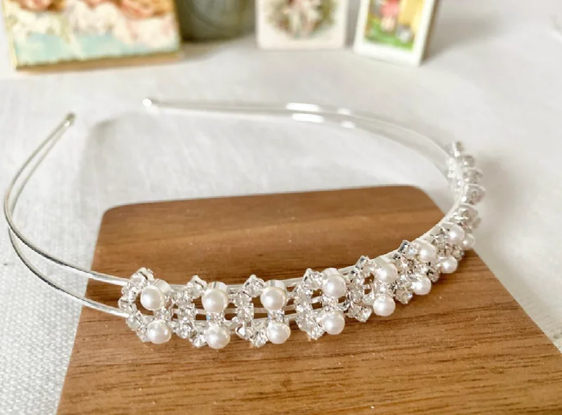 YEAR-End Sale classic fit-and-flare dressPearl Headband