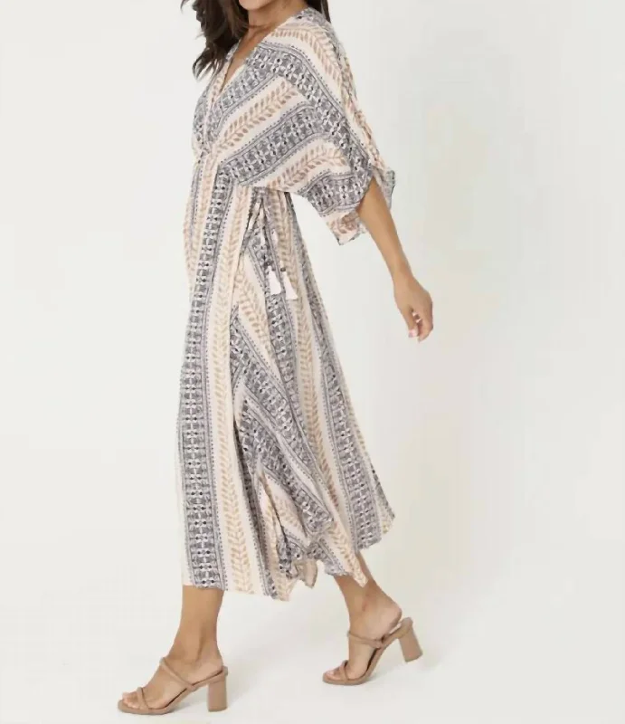 Savings Galore oversized dressMaxi Dress With V Neck In Print In Cream, Black And Brown