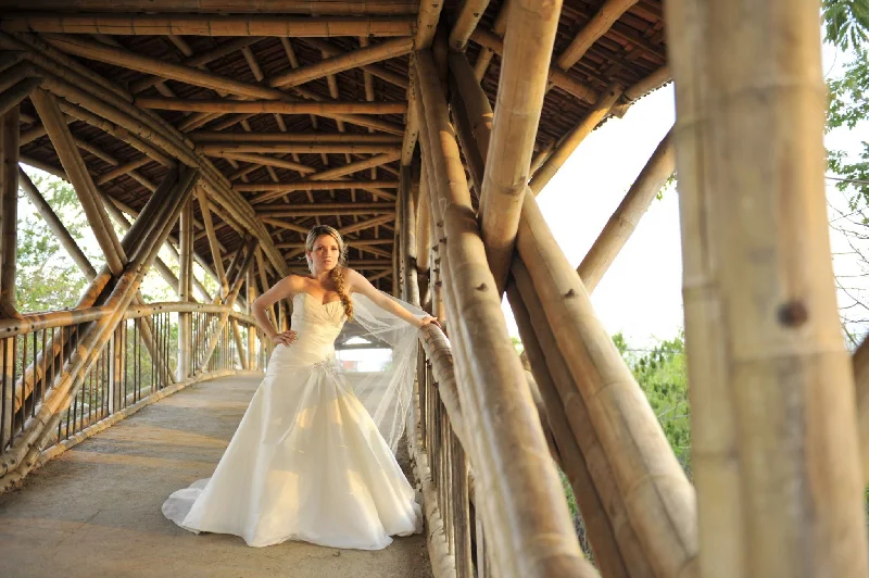 Must-Have Deals Pronovias DOROTHY