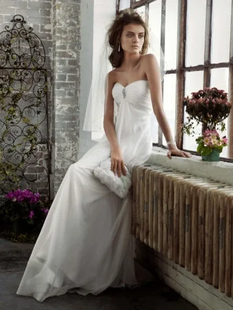 Online Exclusive David's Bridal Galina T9389